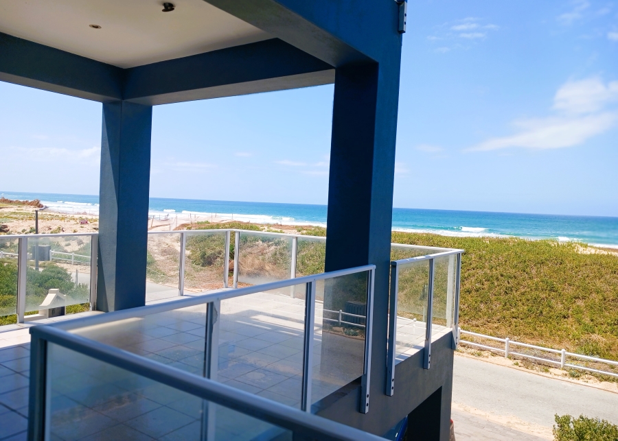 6 Bedroom Property for Sale in Stilbaai Oos Western Cape